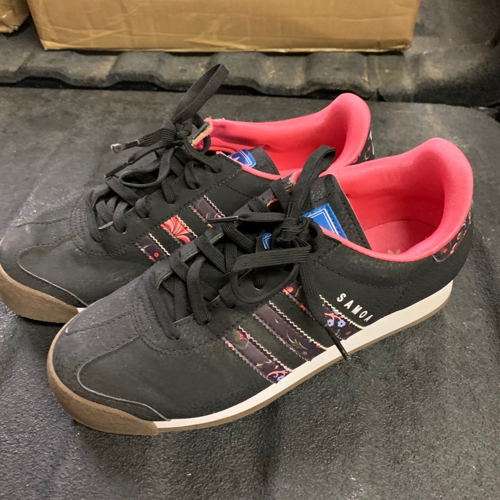 Adidas Samoa sneakers